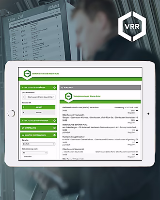 Ein Tablet zeigt die Benutzeroberfläche des VRR-Monitorsystems zur Abfahrts- und Ankunftsüberwachung, mit einer Echtzeit-Übersicht der Haltestelleninformationen.